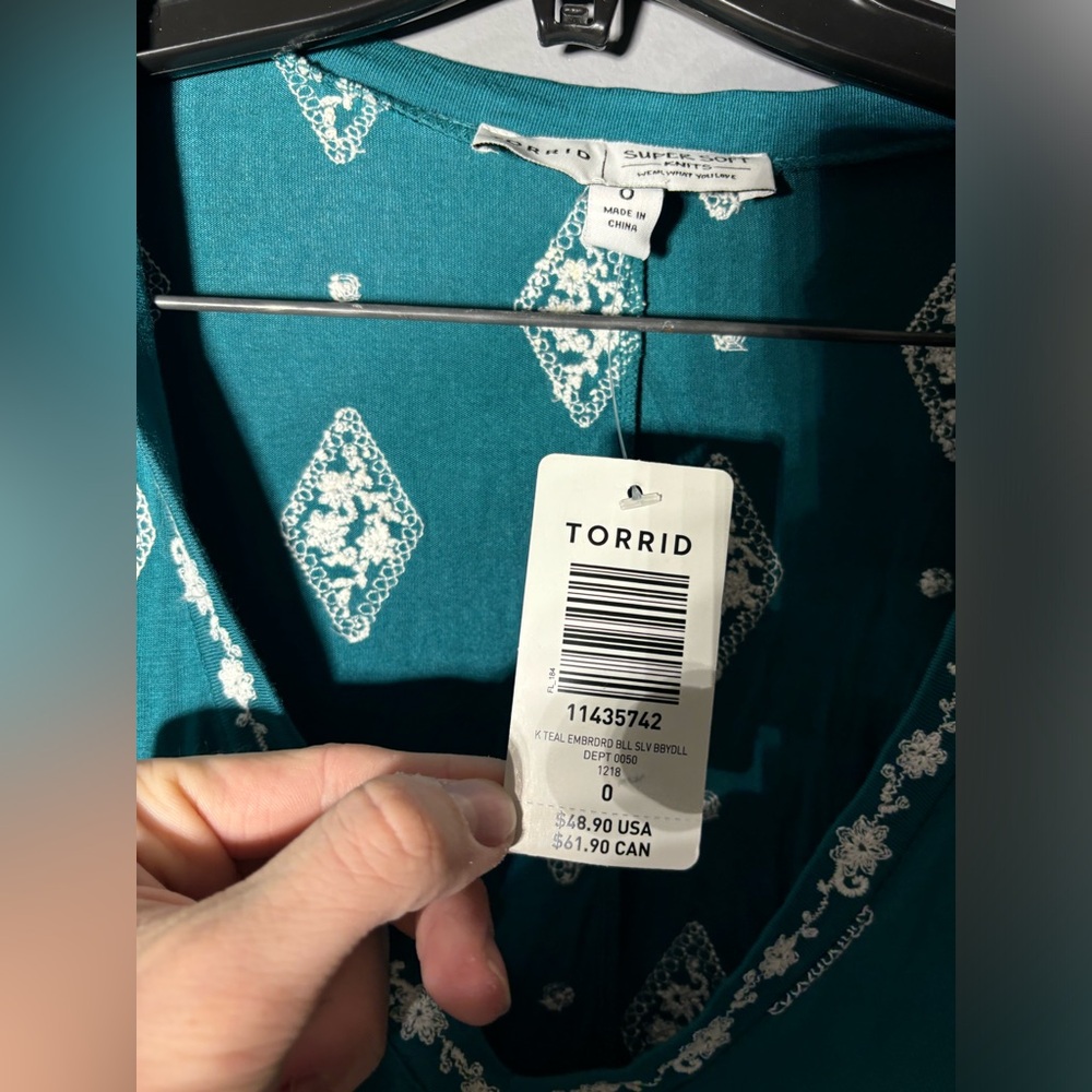 Torrid Super Soft Aqua Embroidered Babydoll Tee Size 0X - Picture 5 of 5